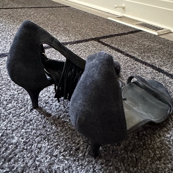 Vaneli Black Suede Fringe Sandals Kitten Heels Size 8.5 Narrow Ladies Shoes - Picture 5 of 12